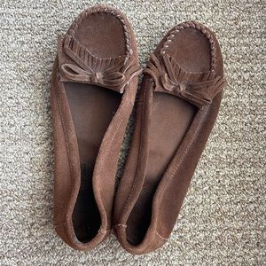 Minnetonka Classic Brown Kitty Hardsole Moccasins Size 7